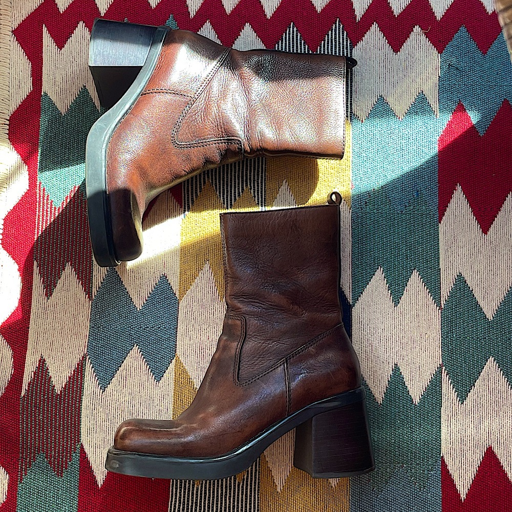 American Eagle Outfitters Chunky Y2K 90’s Boots.